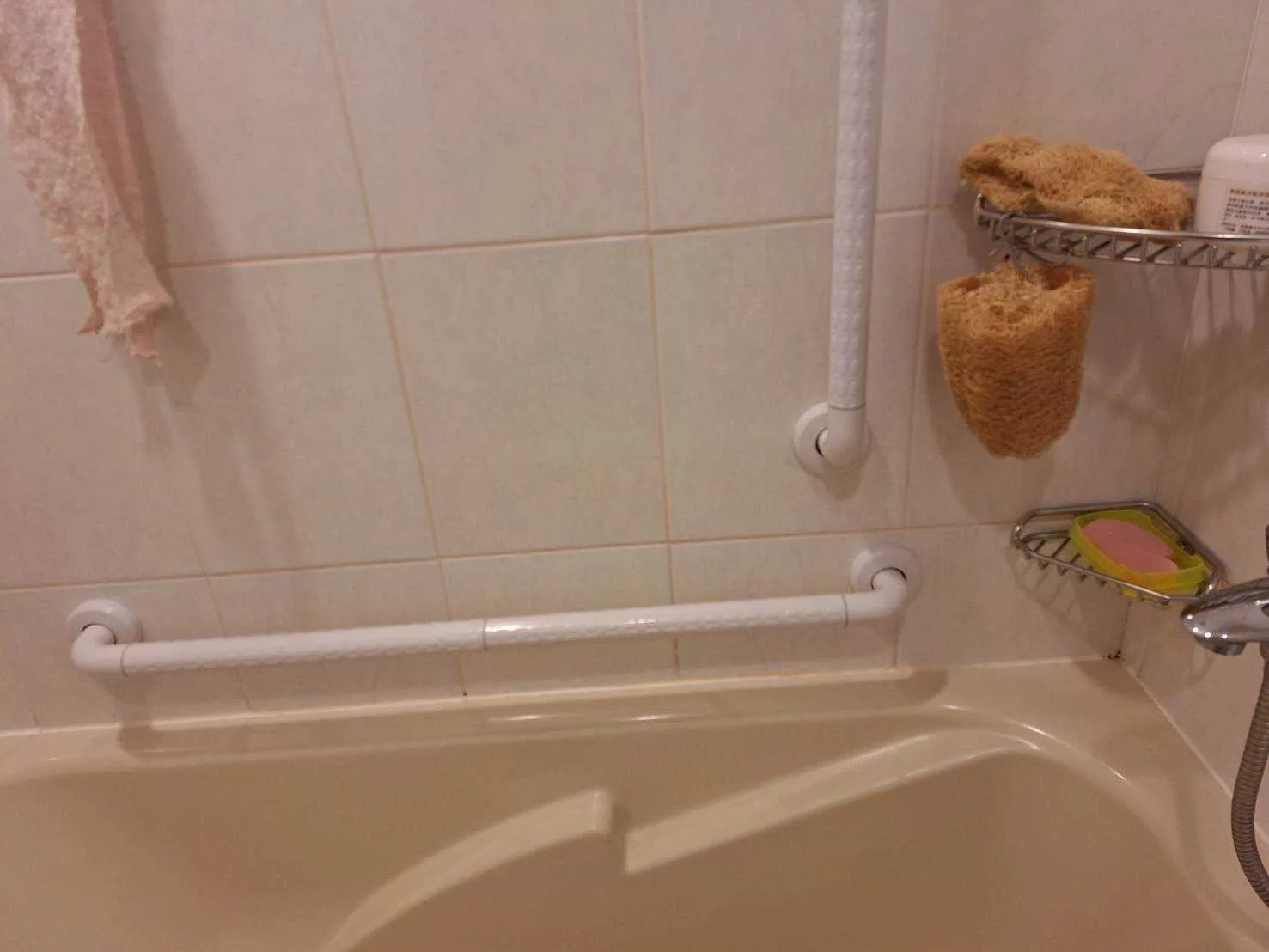 台北松山居家浴室浴缸無障礙設施扶手安裝完工